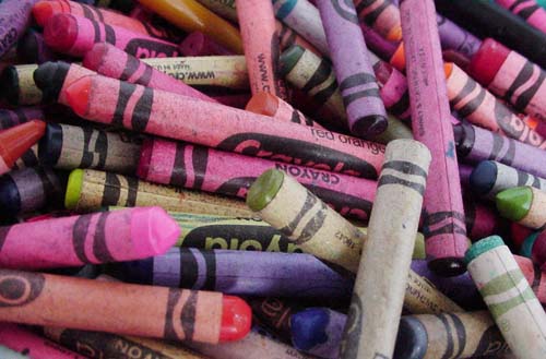 Crayons come in many colors.